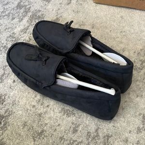 Men’s Size UK 8 (US 8.5) Black ASOS Slippers with Faux Fur Lining and Tassels